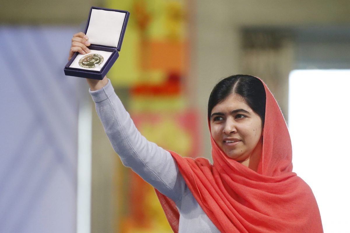 Nobel Peace Prize laureate Malala Yousafzai poses with her medal during the Nobel Peace Prize awards ceremony at the City Hall in Oslo December 10, 2014. Pakistani teenager Malala Yousafzai, shot by the Taliban for refusing to quit school, and Indian activist Kailash Satyarthi received their Nobel Peace Prizes on Wednesday after two days of celebration honouring their work for children's rights. REUTERS/Cornelius Poppe/NTB Scanpix/Pool   (NORWAY  - Tags: SOCIETY CIVIL UNREST TPX IMAGES OF THE DAY) NORWAY OUT. NO COMMERCIAL OR EDITORIAL SALES IN NORWAY.
