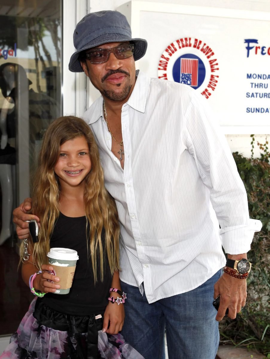 Lionel And Sofia Richie, Clothing, Smile, Facial expression, White, Cap, Beard