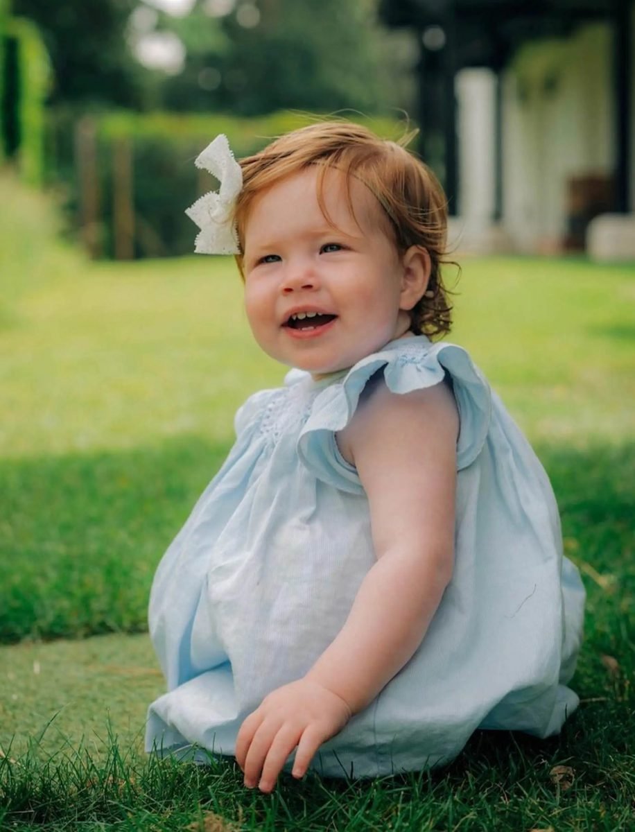 Harry And Meghan Children, Smile, Plant, Dress, People in nature, Flash photography, Standing, Happy, Tree, Gesture