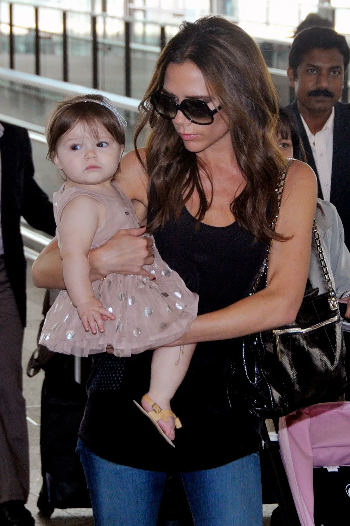 Harper Beckham Baby, Glasses, Shoulder, Facial expression, Vision care, Goggles, Eyewear, Sunglasses, Happy, Gesture