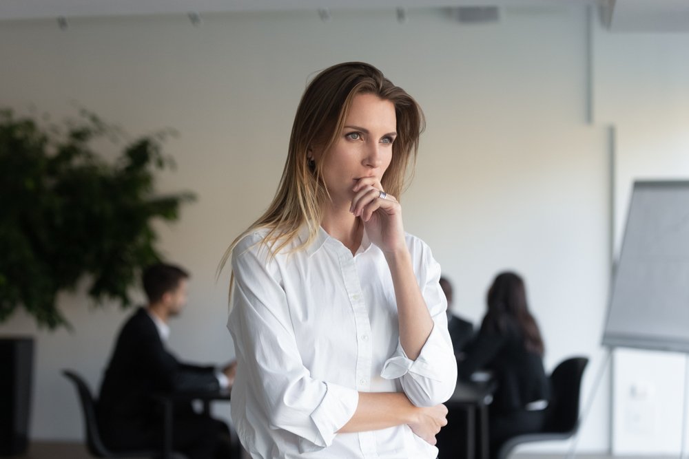 Actitud Seria, Sleeve, Dress shirt, Gesture