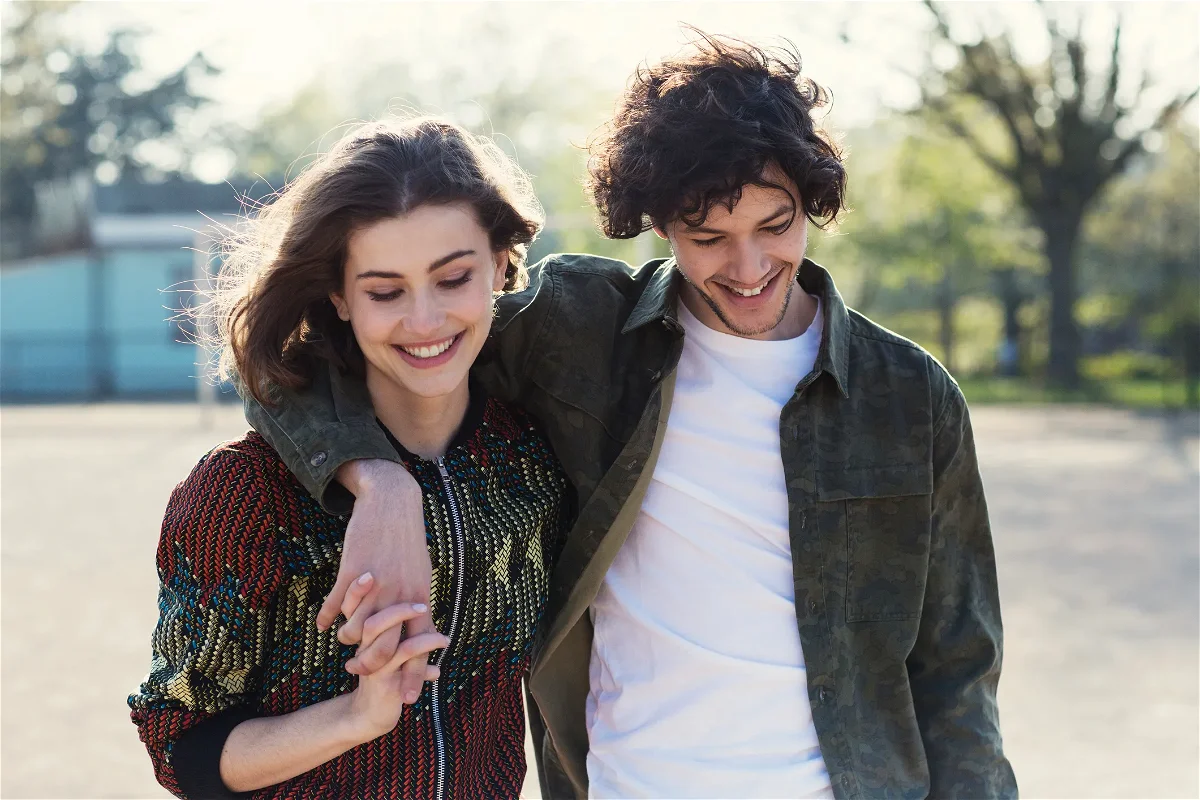 Romance, Hair, Smile, Head, Hand, Flash photography, People in nature, Fashion, Happy, Gesture