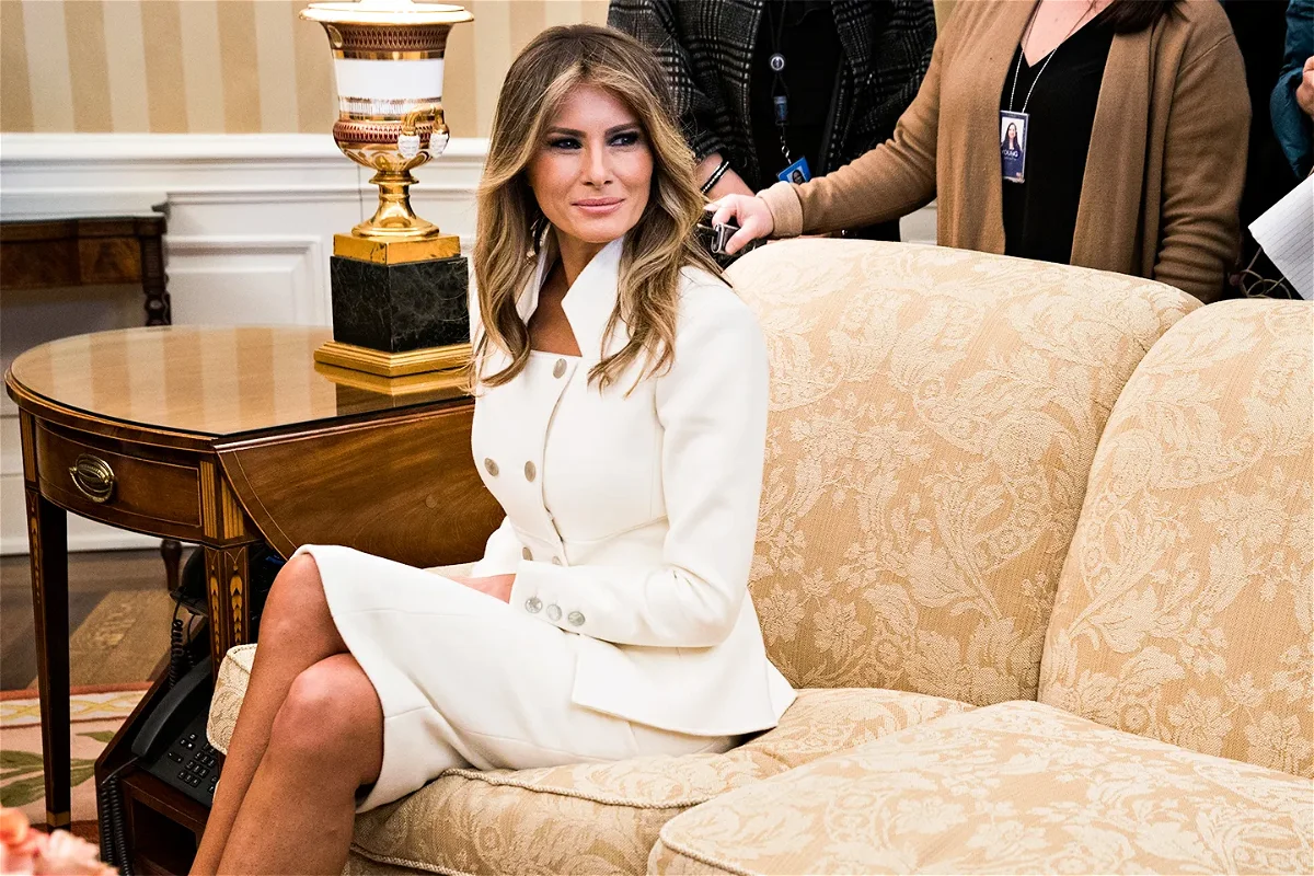 Melania Trump White House, Hairstyle, Furniture, Comfort, Sleeve, Dress