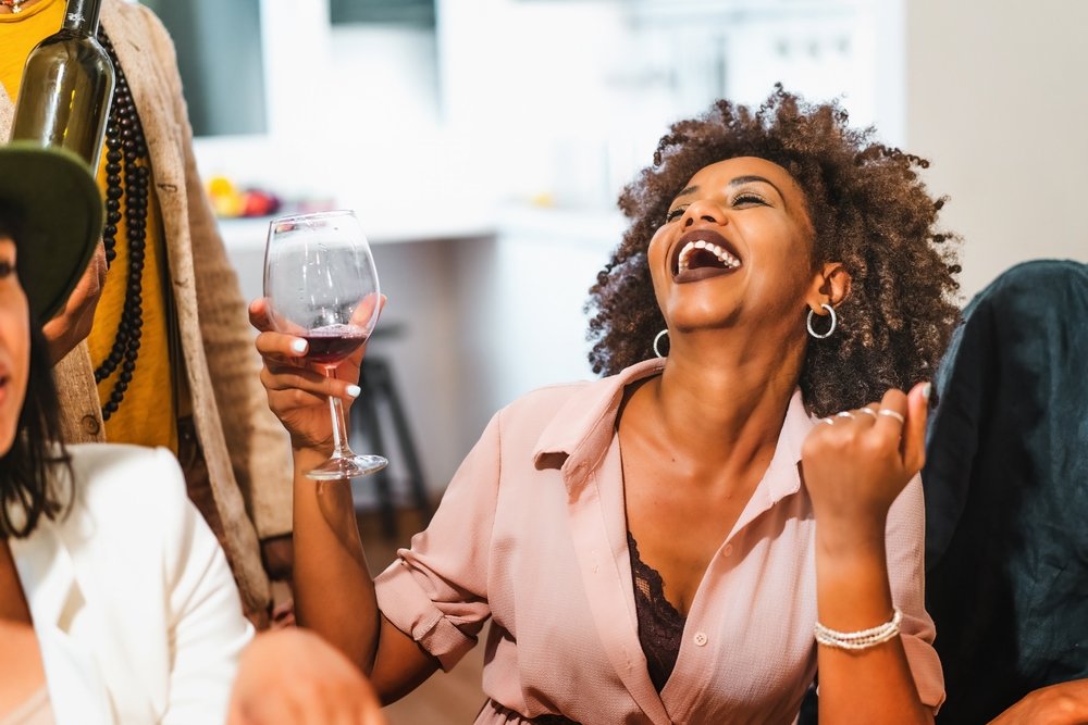 Black Hair, Smile, Jheri curl, Tableware, Gesture