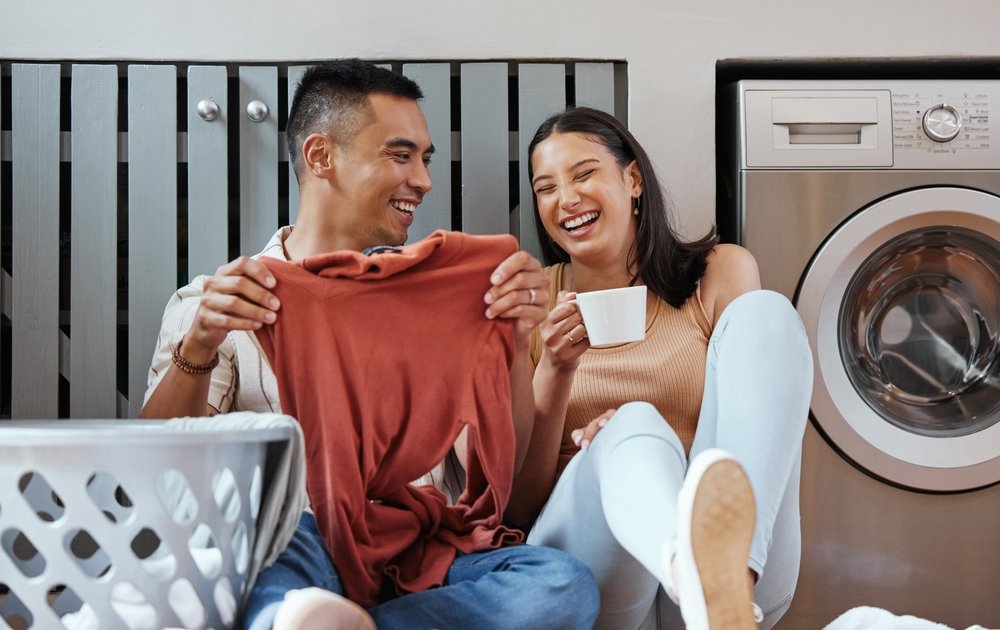 Couple Doing Laundry Together, Smile, Washing machine, Clothes dryer, Laundry room, White, Muscle, Comfort, Happy