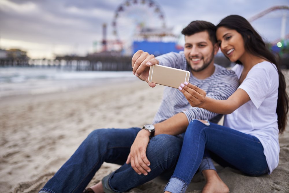 Couple Relationship Dating, Jeans, Smile, Photograph, Leg, Sky, Flash photography, Happy