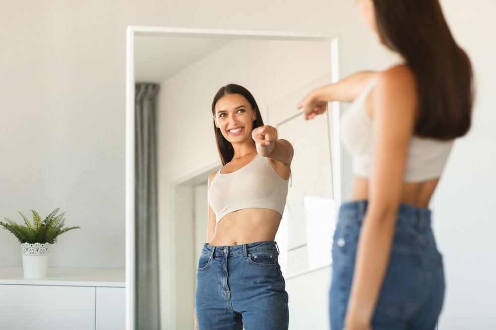 Photograph, Joint, Jeans, Shoulder, Stomach, Muscle, Smile, Houseplant, Plant, Flowerpot, Neck