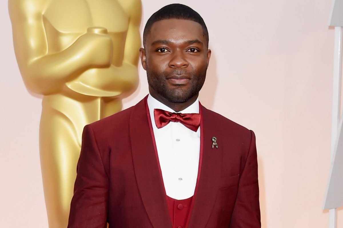 Red Carpet Oscars 2015, Chin, Outerwear, Dress shirt, Bow tie, Sleeve, Gesture