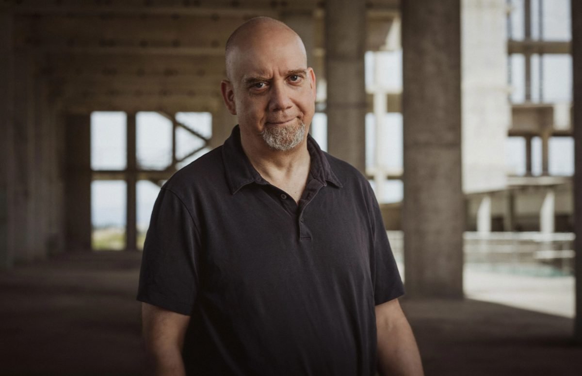 Paul Giamatti, Window, Flash photography, Sleeve