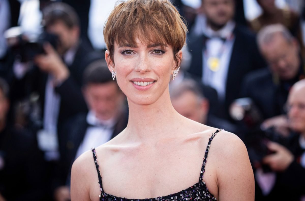 Rebecca Hall 2022, Clothing, Smile, Human, Eyelash, Happy