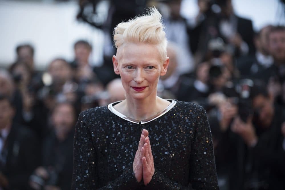 Tilda Swinton Gender, Hairstyle, Human, Fashion, Sleeve