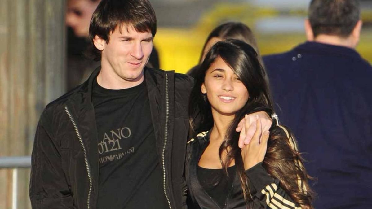 Lionel Messi Girlfriend, Smile, Flash photography, Fashion, Gesture